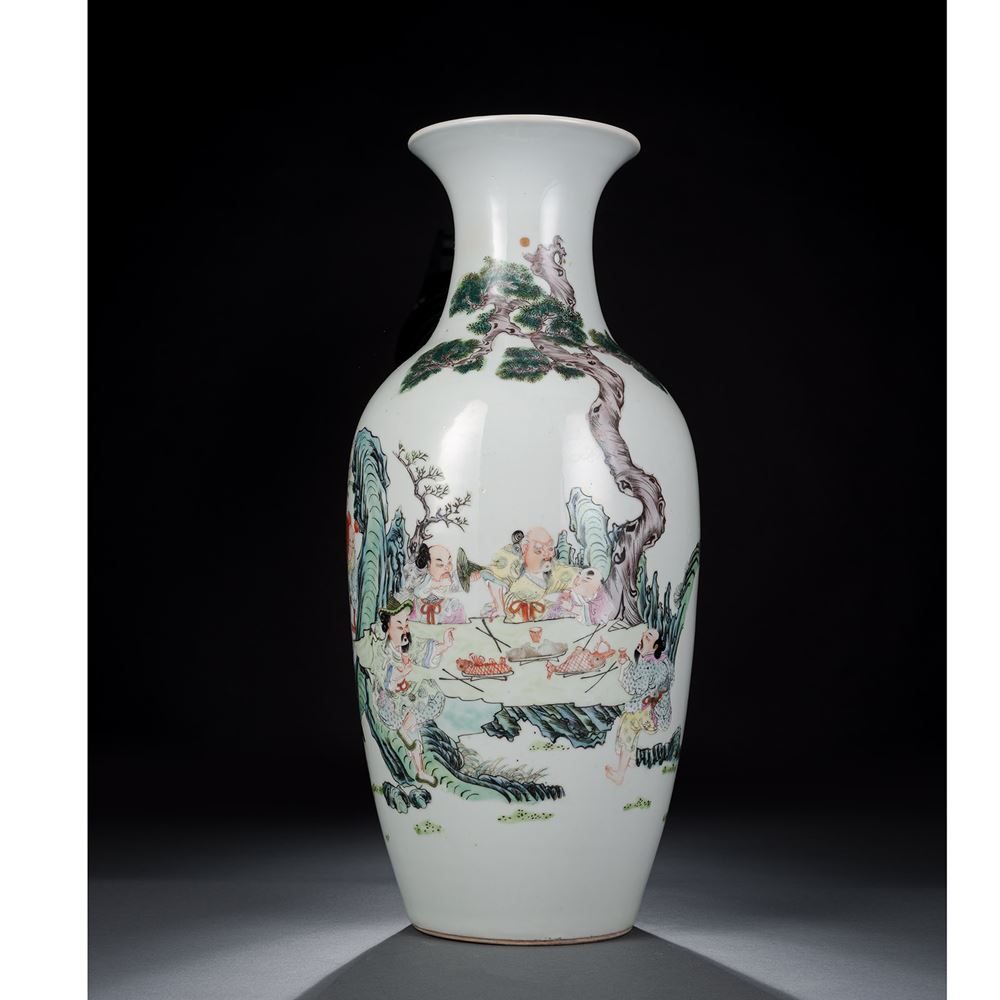 <b>A LARGE FAMILLE ROSE VASE WITH A FIGURAL SCENE WITH A FISH LUNCH</b>