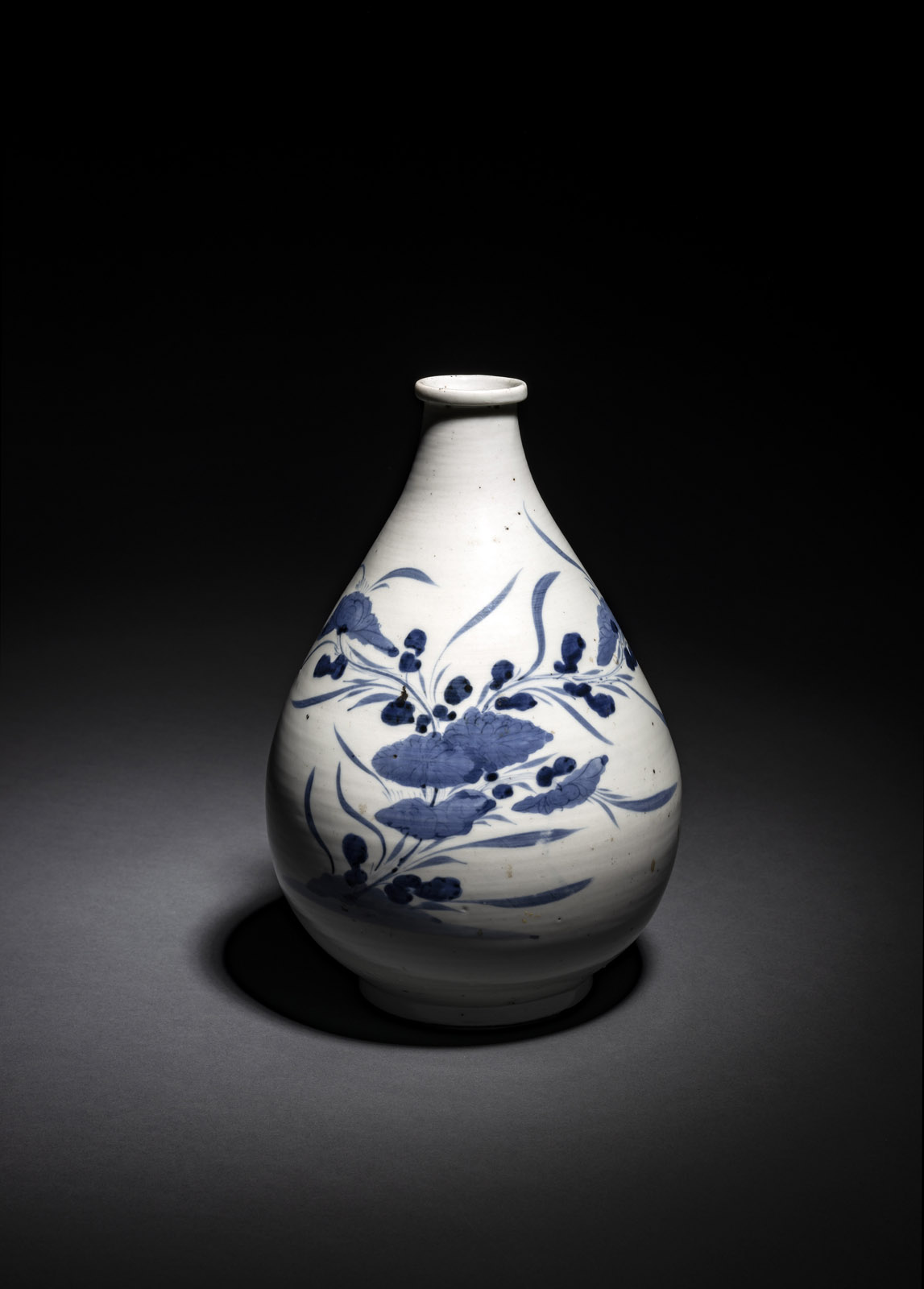 <b>A PORCELAIN SAKE FLASK WITH FLORAL DECORATION IN UNDERGLAZE-BLUE</b>