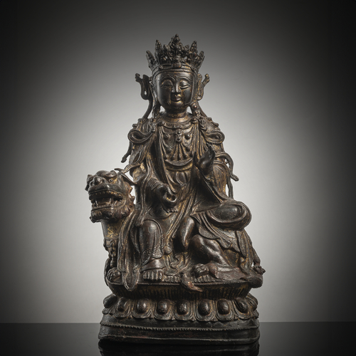 <b>Bronze des Guanyin auf einem Löwen mit Fassung und Resten von Vergoldung</b> <b>Bronze des Guanyin auf einem Löwen mit Fassung und Resten von Vergoldung</b>