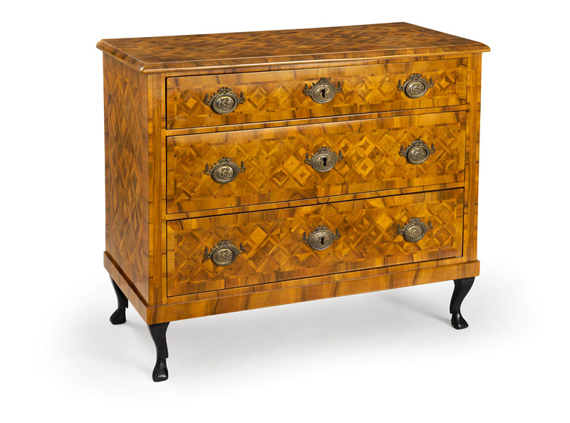 Rectangular body with 3 drawers, walnut and others with rhombus marquetry and later built-in cutlery boxes, on slender hoofed feet. Restorations, additions.