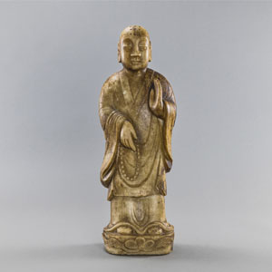 <b>Figur eines Mönchs aus Speckstein mit Gebetskette</b>