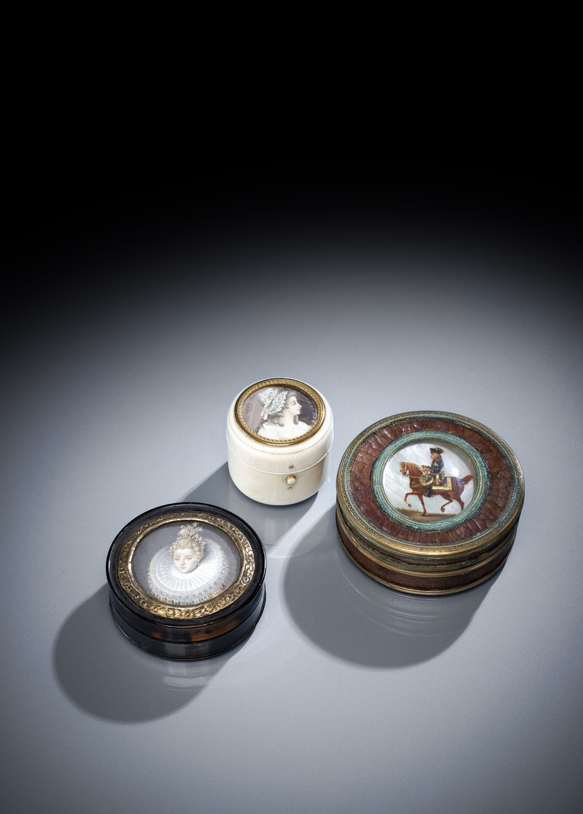 <b>Drei Tabatieren</b> <b>Drei Tabatieren</b>