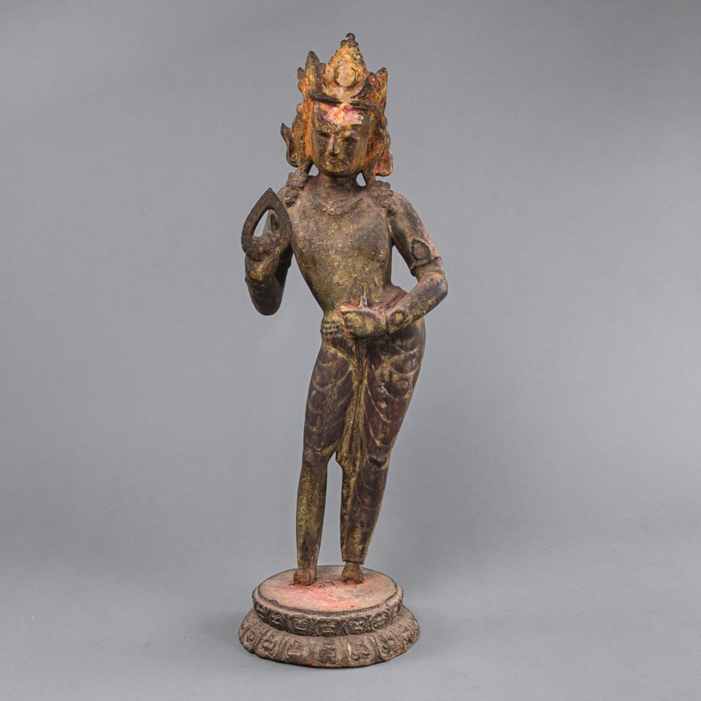 <b>A WOOD FIGURE OF THE STANDING BODHISATTVA WITH REMNANTS OF COLOR PAINTING</b>