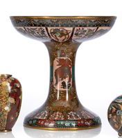 <b>A GOOD FOOTED CLOISONNÉ ENAMEL TAZZA WITH AVENTURINE GROUND</b>