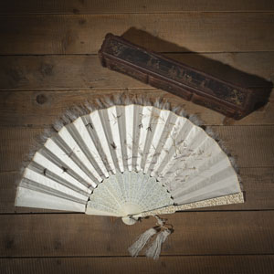 <b>A FOLDING FAN WITH SILK EMBROIDERY DEPICTING BIRDS AND CARVED IVORY RIDGES AND HANDLE, MATCHING LACQUER BOX WITH GOLD DECORATION AND INNER GLASS COVER</b>