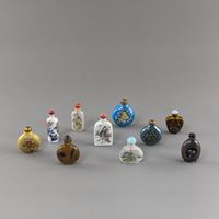 <b>Ten snuff bottles made of porcelain, cloisonné, glass, agate, laque burgauté a.o.</b>