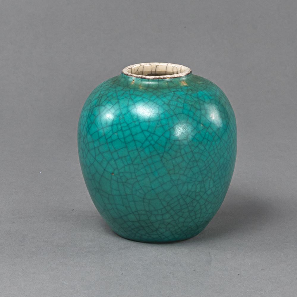 <b>A TURQUOISE-CRACKLE-GLAZED PORCELAIN VASE</b>