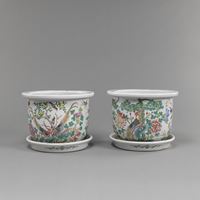 <b>A PAIR OF FAMILLE ROSE PORCELAIN JARDINIÈRES</b>