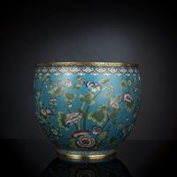 <b>A LARGE CLOISONNÉ ENAMEL CACHEPOT WITH BIRDS AND FLOWERS</b>