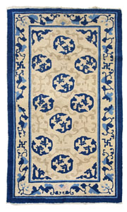 <b>A RUG WITH ALL OVER PATTERN</b>