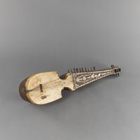 <b>A BONE-INLAID WOOD LUTE</b>