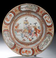 <b>A FINE FAMILLE ROSE AND GRISAILLE DECORATED MUSICIAN PORCELAIN DISH</b>