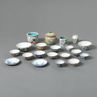 <b>A GROUP OF POLYCHROME PAINTED PORCELAINS: TWELVE BOWLS, TWO UNDERGLAZE BLUE PLATES, TWO BRUSH POTS AND THREE LIDDED VESSELS</b>