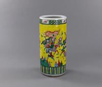 <b>CYLINDRICAL POLYCHROME PORCELAIN VASE (JIAN TONG) WITH DEPICTION OF A BATTLE SCENE</b>