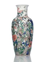 <b>Feine und seltene  'Famille verte'-Vase mit 'Hundert Vögeln' und Blütenzweigen</b>