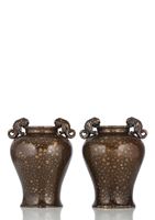 <b>Paar feine Vasen aus Bronze mit Goldflecken-Dekor</b>