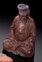 <b>A RED-BROWN LACQUERED FIGURE OF SEATED GUANYIN</b>