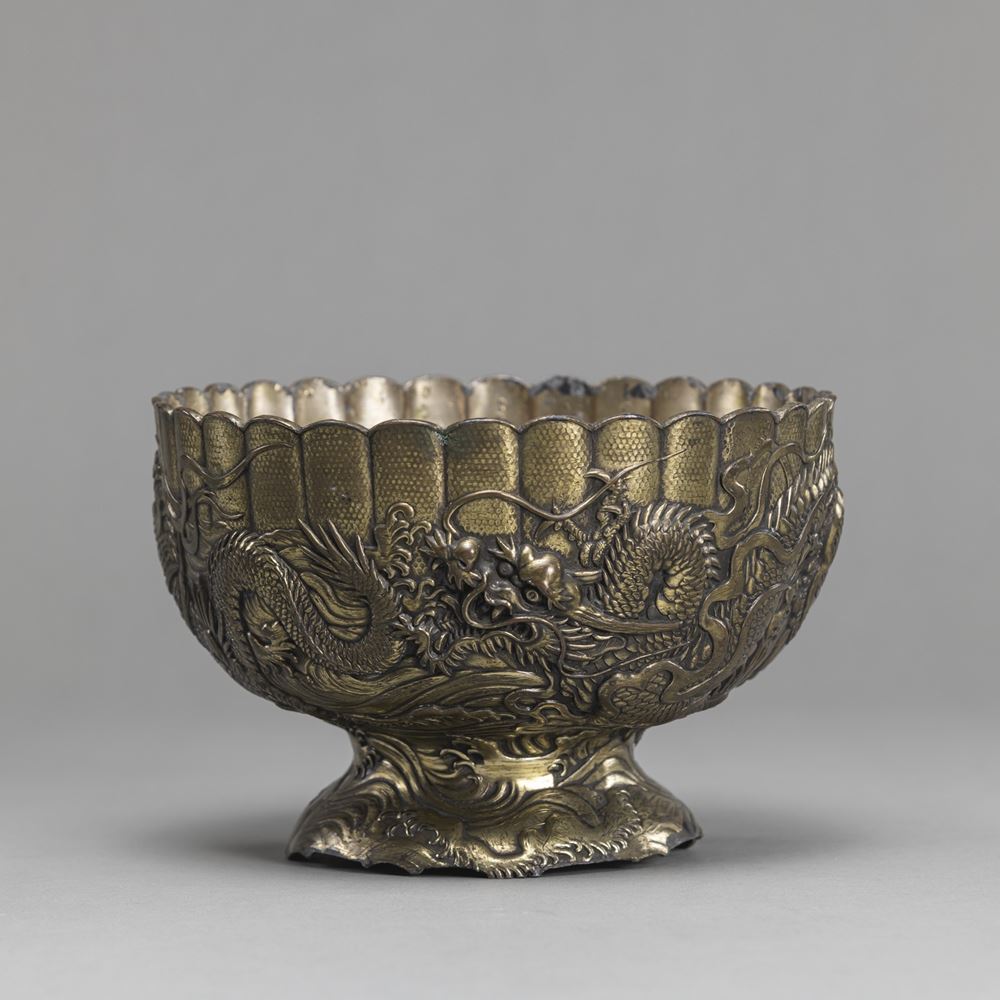 <b>A PARCEL-SILVERED DRAGON RELIEF CACHEPOT</b>