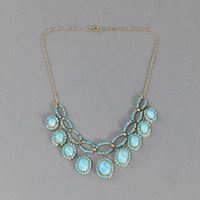 <b>A TURQUOISE-INLAID NECKLACE</b>
