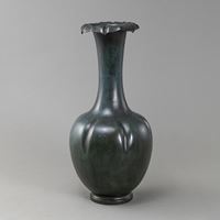 <b>A FOLIATE-RIM BRONZE VASE</b>