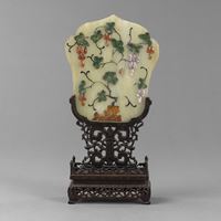 <b>A STONE-INLAID JADE TABLE SCREEN ON A CARVED WOOD STAND</b>