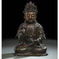 <b>A BRONZE FIGURE OF SEATED GUANYIN WITH REMNANTS OF GILDING</b>