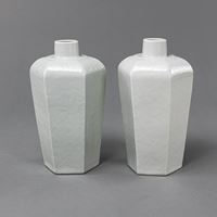 <b>A PAIR OF HEXAGONAL PORCELAIN VASES</b>