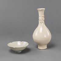 <b>A CREME-GLAZED CHILONG RELIEF VASE AND A FOLIATE-RIM QINGBAI BOWL</b>