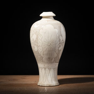 <b>Cizhou-Vase in 'meiping'-Form und Lotosdekor</b>