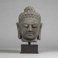 <b>AN VOLCANIC STONE HEAD OF BUDDHA SHAKYAMUNI</b>
