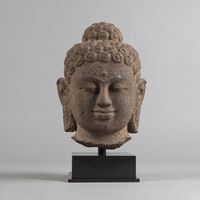 <b>AN VOLCANIC STONE HEAD OF BUDDHA SHAKYAMUNI</b>