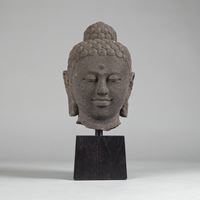 <b>AN VOLCANIC STONE HEAD OF BUDDHA SHAKYAMUNI</b>