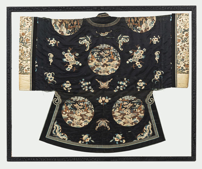 <b>A SILK EMBROIDERED LADY'S QUASI-OFFICIAL ROBE WITH CRANE MEDALLIONS</b>