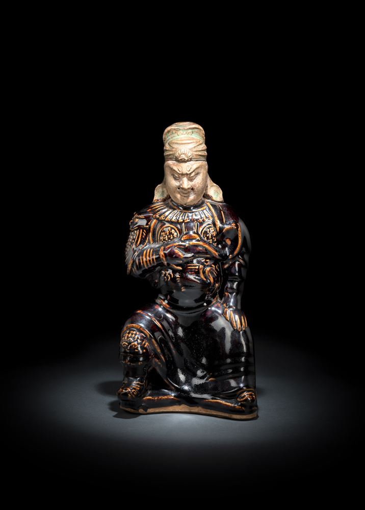 <b>A RARE BROWN-GLAZED CIZHOU FIGURE OF SEATED GENERAL, PROBABLY GUAN YU, WITH UNGLAZED COLD PAINTED HEAD</b>
