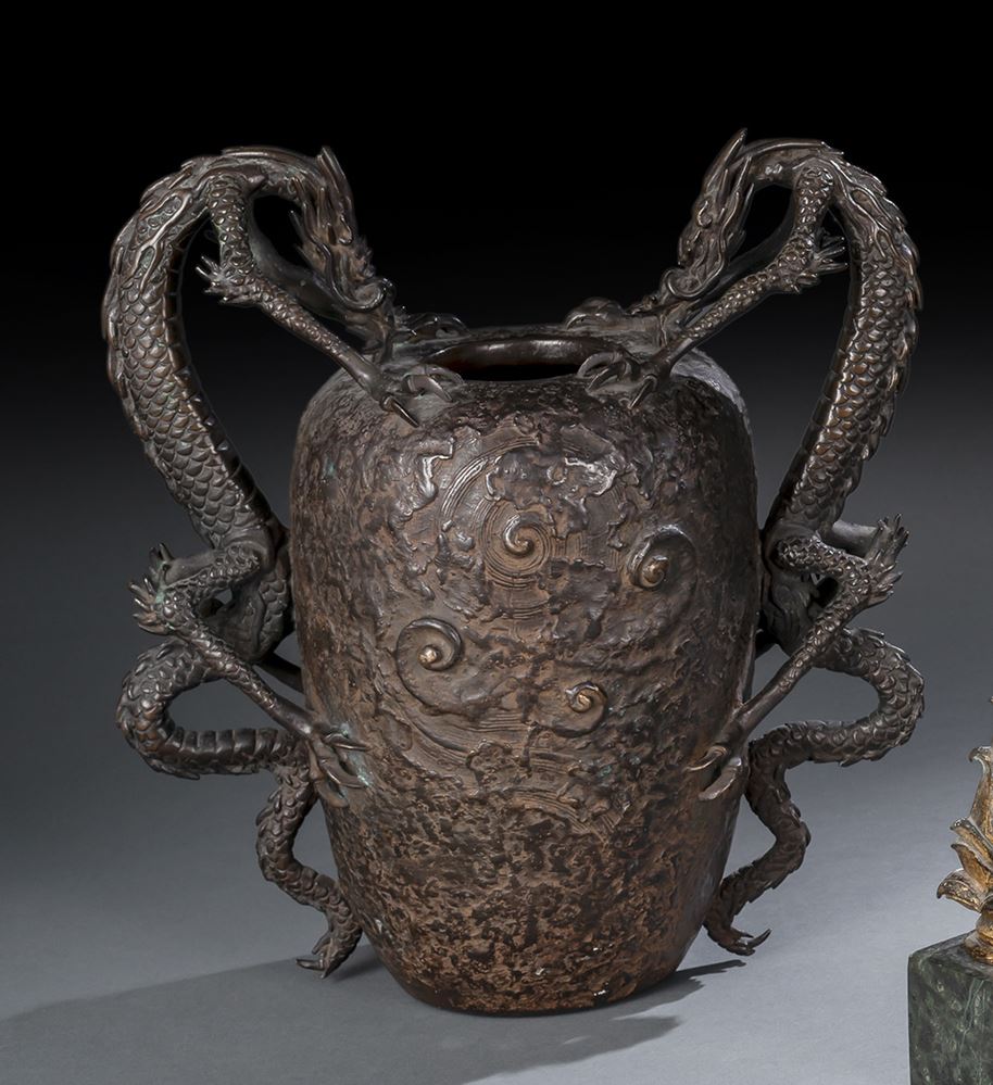 <b>A REMARKABLE BRONZE VASE</b>