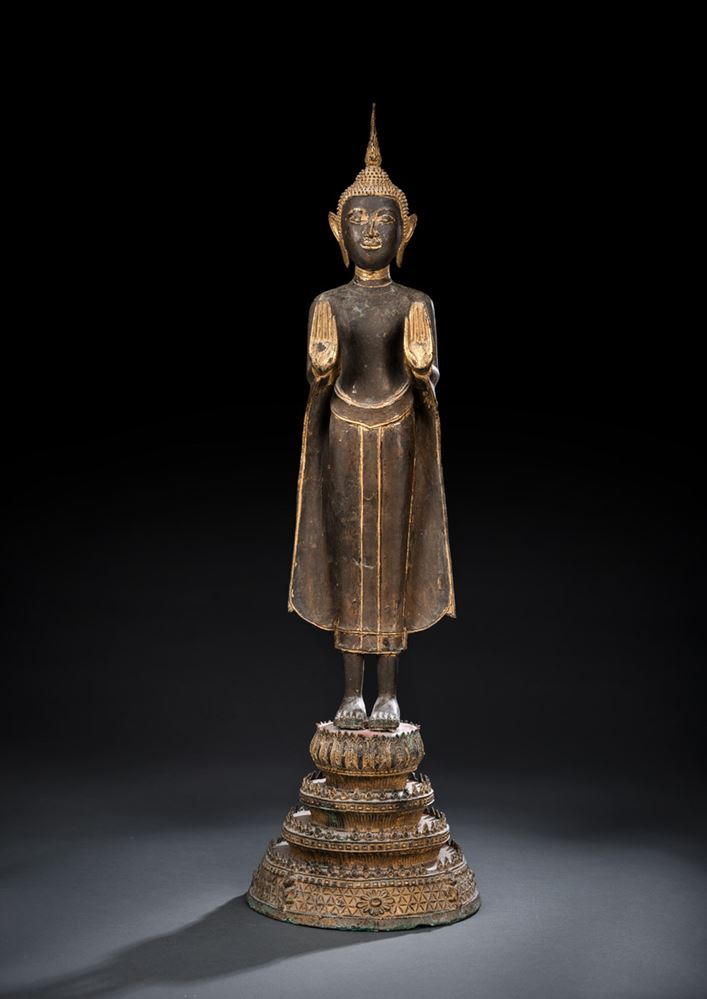 <b>A GILT AND RED LACQUERED BRONZE FIGURE OF BUDDHA SHAKYAMUNI</b>