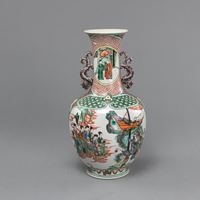 <b>A 'FAMILLE VERTE' VASE WITH HANDLES DEPICTING THEATER SCENES</b>