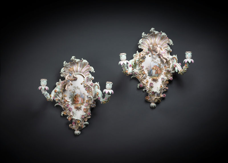 <b>A PAIR OF MEISSEN FLORAL PATTERN WALL LIGHTS</b>