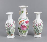 <b>THREE FAMILLE ROSE PEACHES AND BIRD PORCELAIN VASES</b>