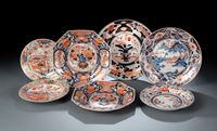 <b>A GROUP OF SEVEN IMARI PLATES</b>