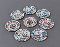 <b>EIGHT IMARI PLATES WITH FLORAL DECORATION</b>