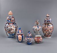 <b>FIVE PORCELAIN COVERED VASES AND ONE VASE WITH IMARI FLORAL DECORATION</b>