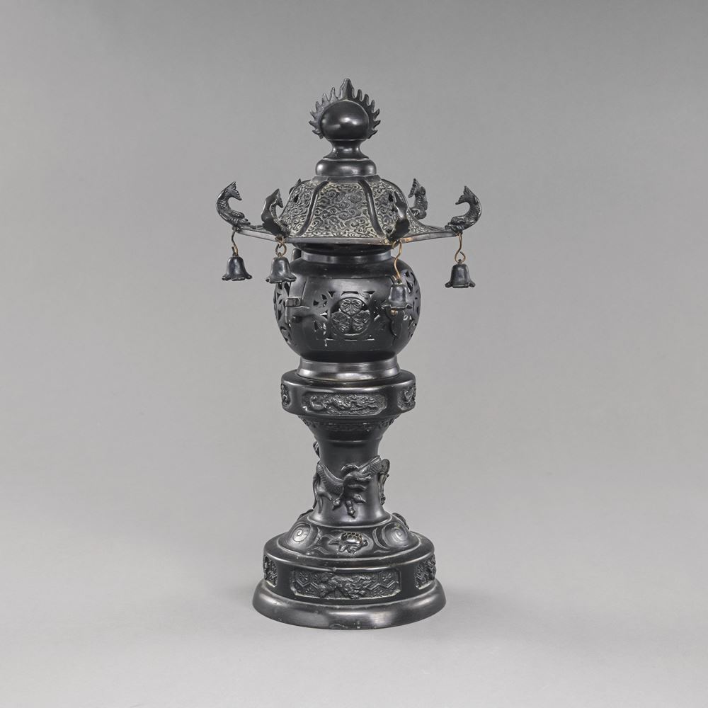 <b>A THREE-PART BRONZE LANTERN (TORO), PARTLY IN OPENWORK, DECORATED WITH DRAGONS O.A., COVER IN THE SHAPE OF A HEXAGONAL ROOF WITH HANGING BELLS</b>