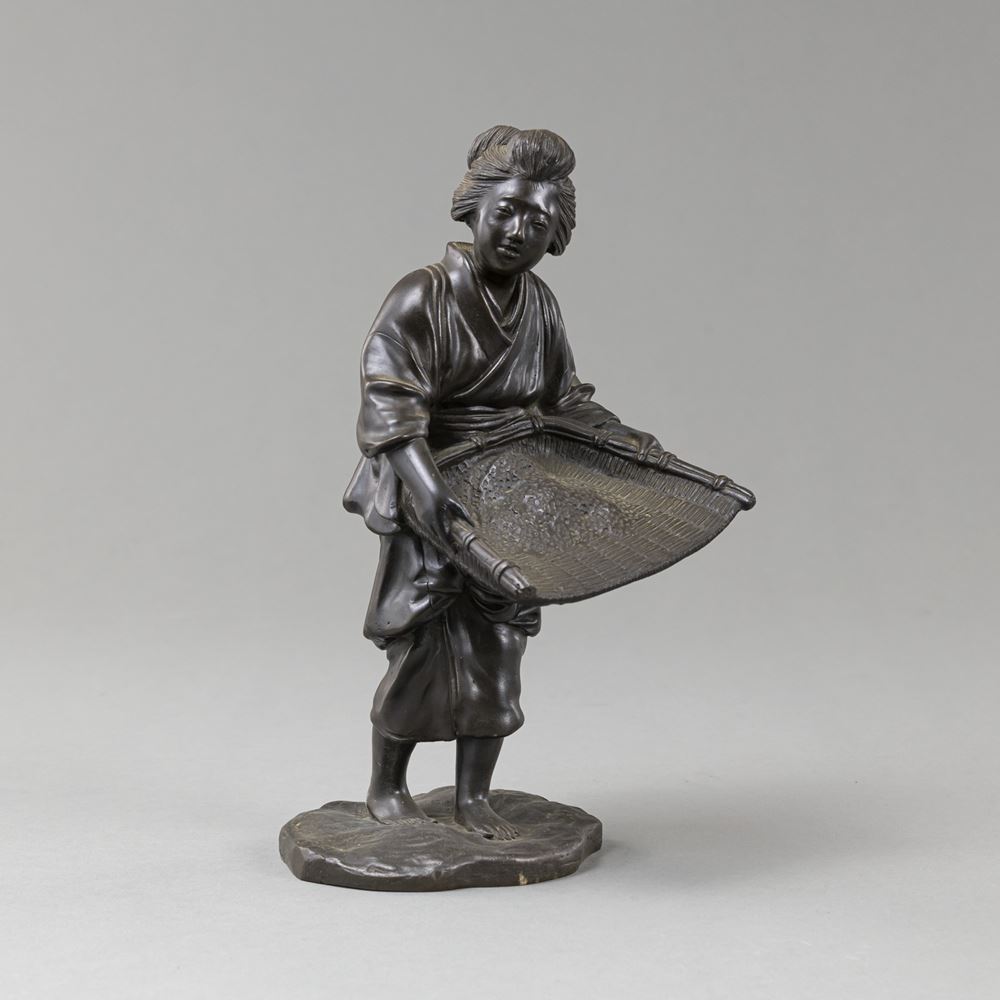 <b>BRONZE FEMALE FARMER WITH DARK PATINA HOLING A BAMBOO SIEVE</b>