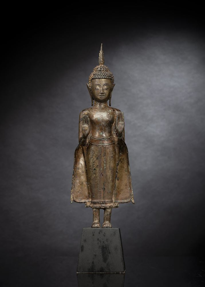 <b>A BRONZE FIGURE OF BUDDHA SHAKYAMUNI</b>