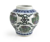 <b>A SMALL DOUCAI FLOWER PORCELAIN JAR</b>