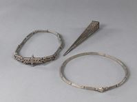 <b>TWO NECKLACES AND A HAIRPIN</b>