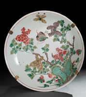 <b>A FAMILLE VERTE PEONY AND BUTTERFLY PLATE</b>