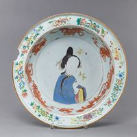 <b>A POLYCHROME PAINTED PORCELAIN BASIN, INSIDE DECORATED WITH A LADY AND PLAYING LIONS</b>