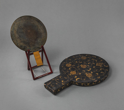 <b>A BLACK-LACQUERED CASE FOR A MIRROR WITH TOKUGAWA MON, A BRONZE MIRROR AND A STAND</b>